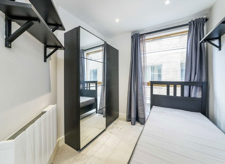 Flat Black Friars Lane in City of London