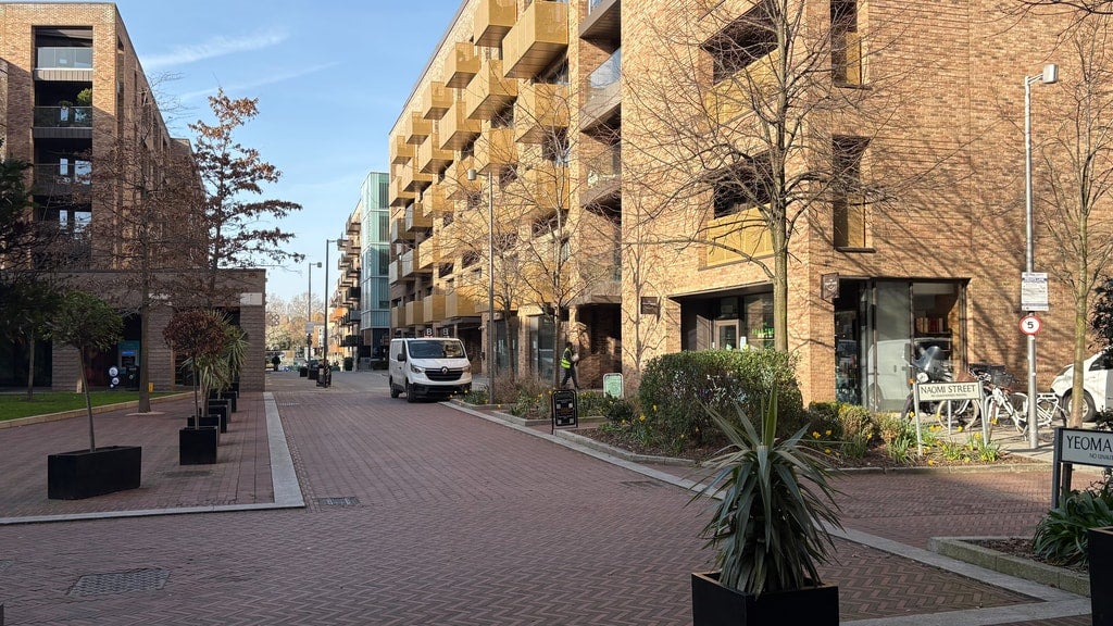 Flat Naomi Street in Greater London