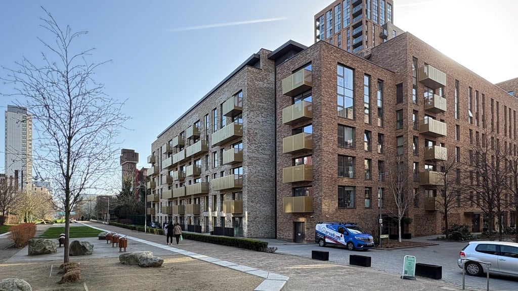 Flat Naomi Street in Greater London