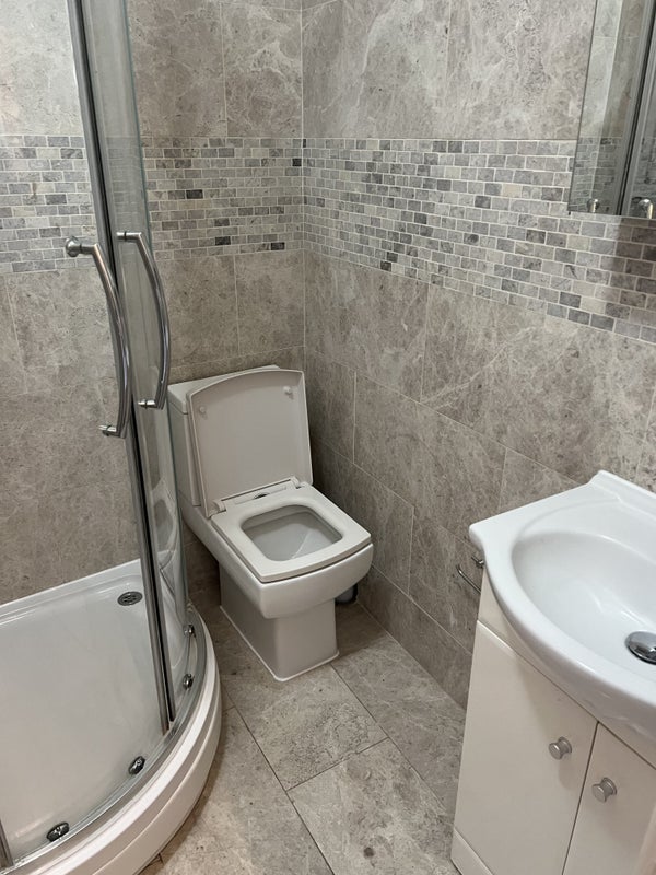 Flat Kingsland Road in Greater London