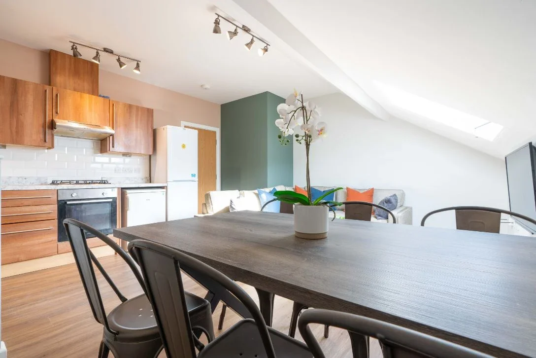 Flat Jesmond Road in Newcastle upon Tyne
