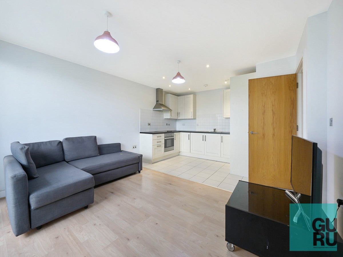Flat High Street in Greater London