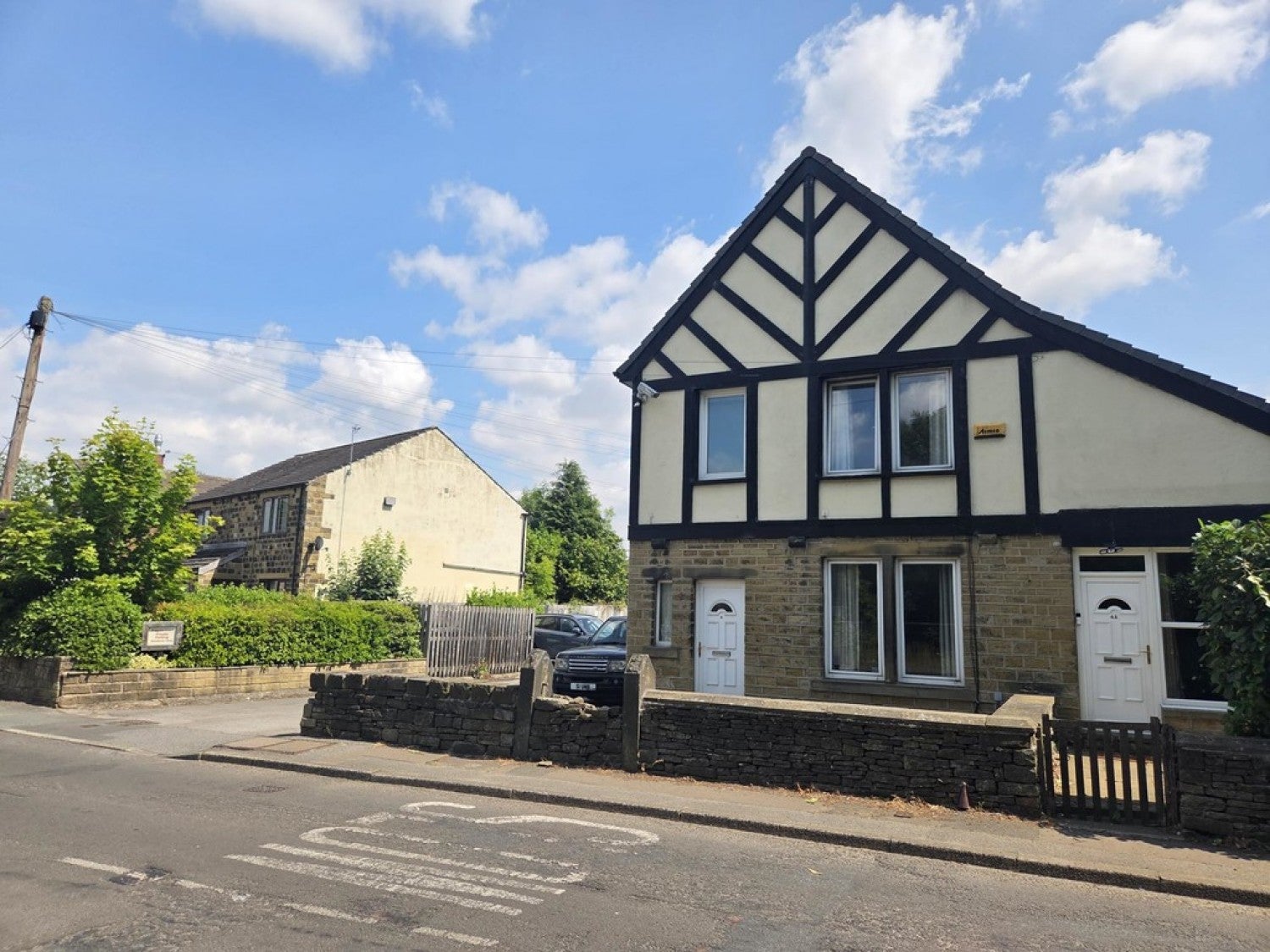House Lees Head Court in Kirklees