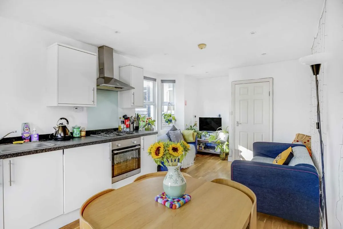 Flat Hubert Grove in Greater London
