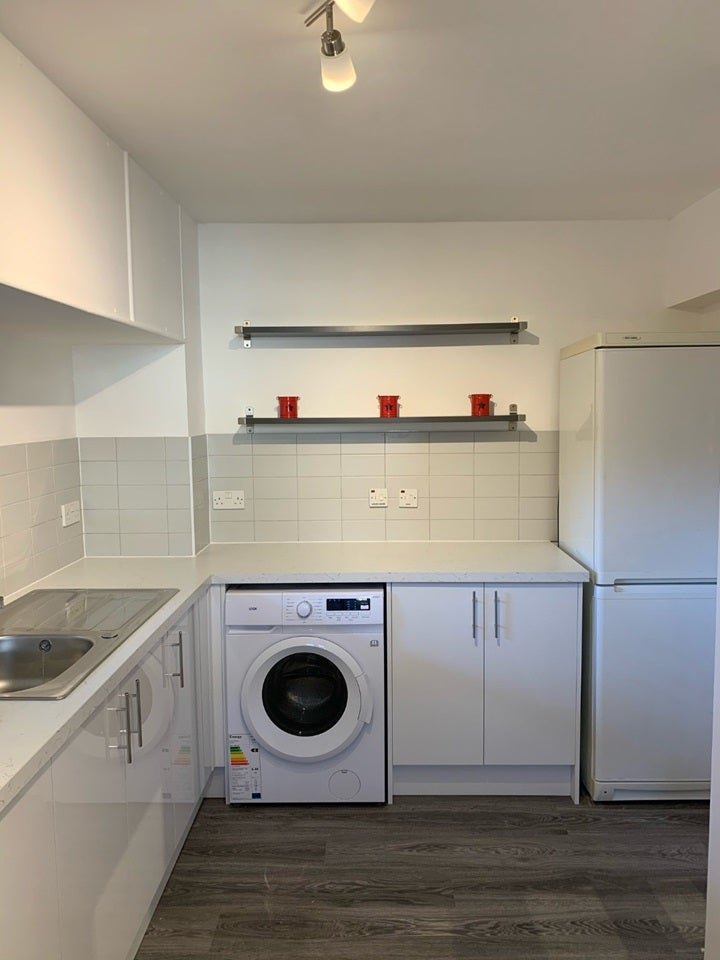 Flat Avondale Square in Greater London
