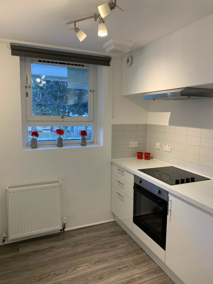 Flat Avondale Square in Greater London