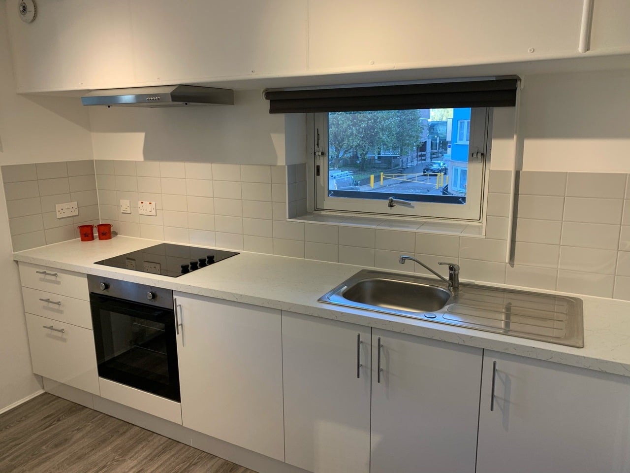 Flat Avondale Square in Greater London