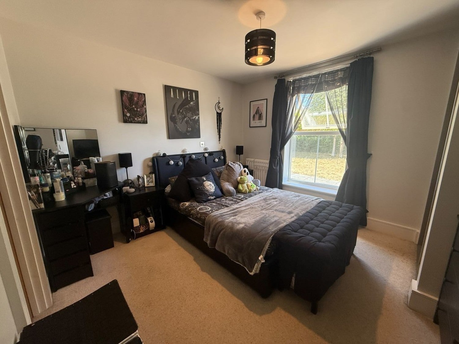 Flat Warren Road in Reigate and Banstead