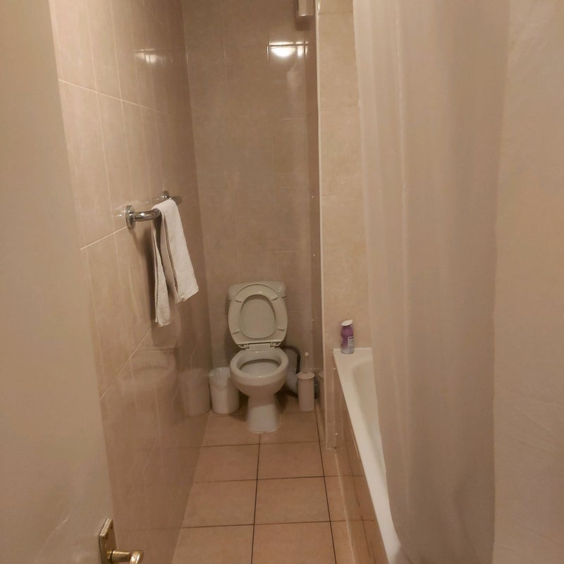 Room Harvey Road in Greater London