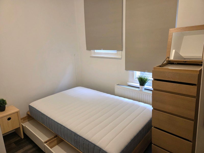 Room Harvey Road in Greater London