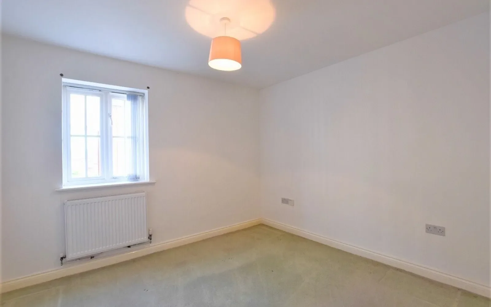 Flat Weavers Close in Uttlesford