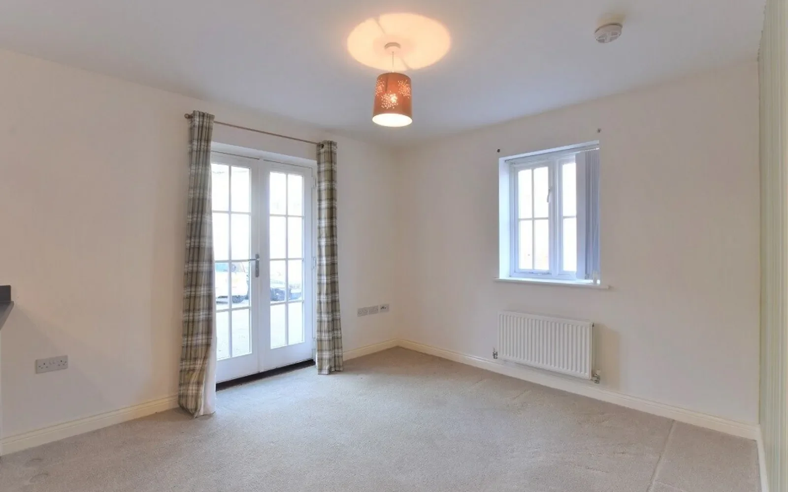 Flat Weavers Close in Uttlesford