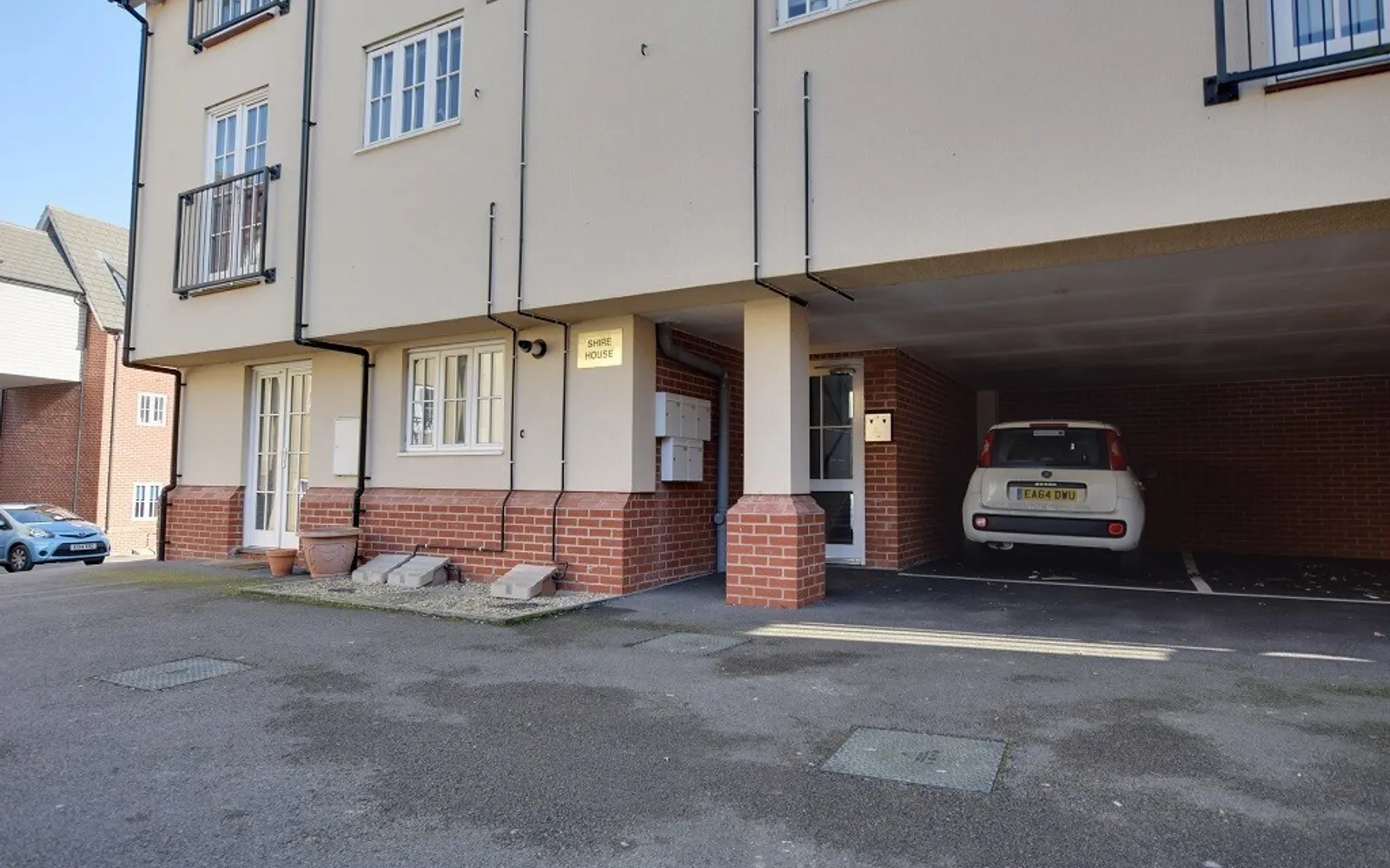 Flat Weavers Close in Uttlesford
