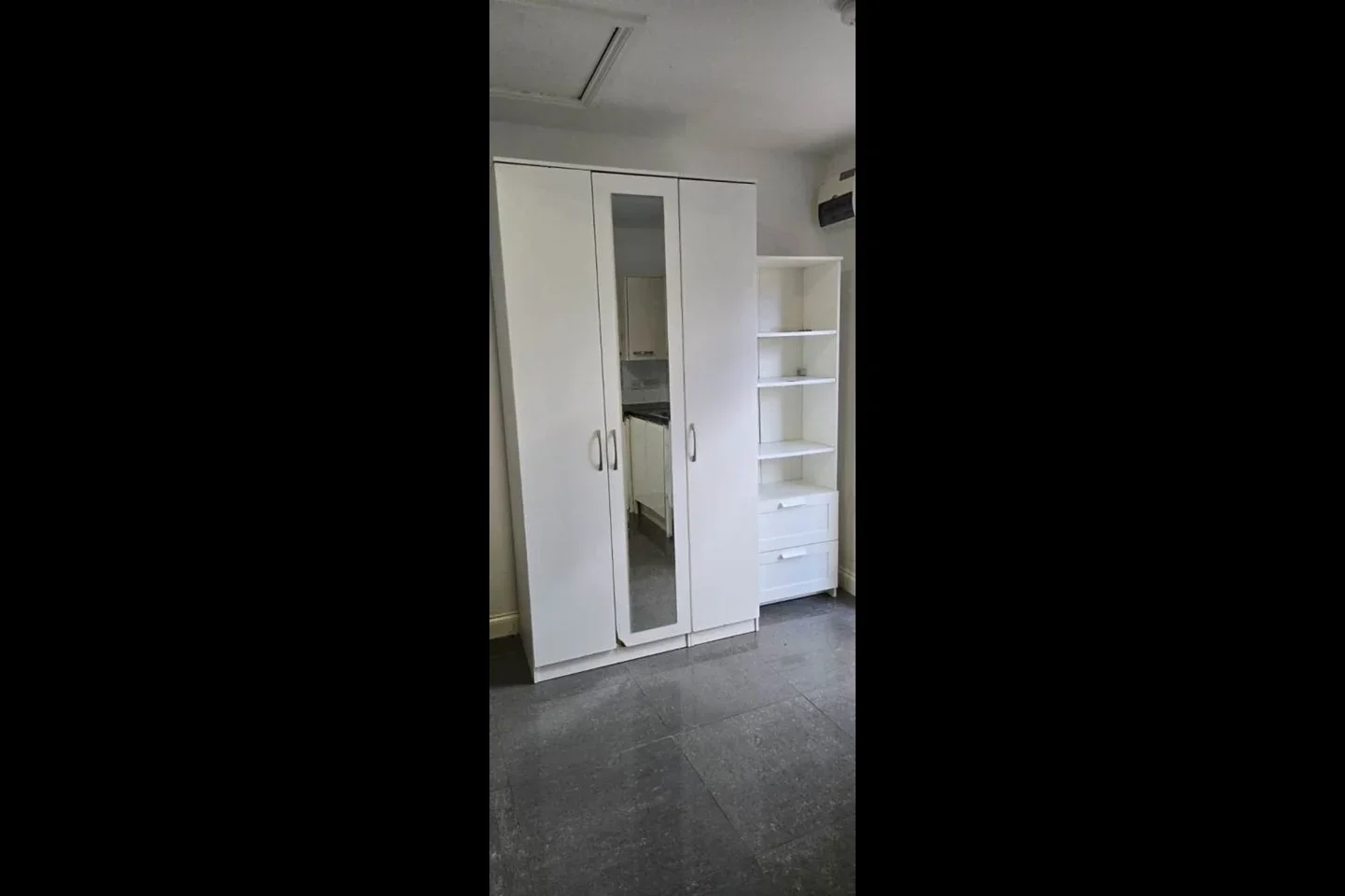 Flat Olive Road in Greater London