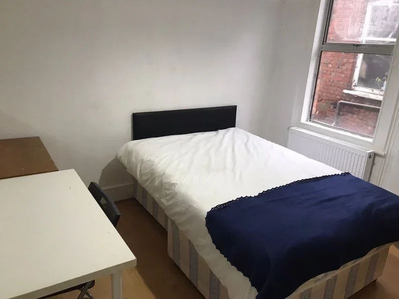 Room Finchley Road in Greater London