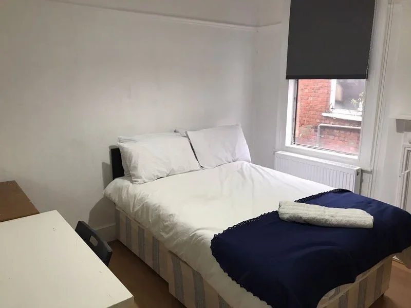 Room Finchley Road in Greater London