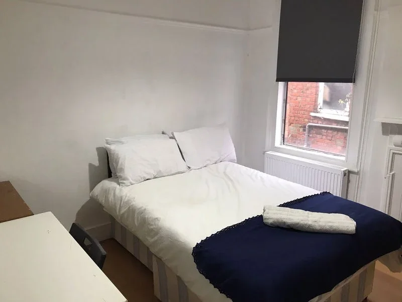 Room Finchley Road in Greater London