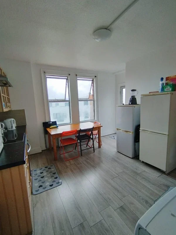 Room Finchley Road in Greater London