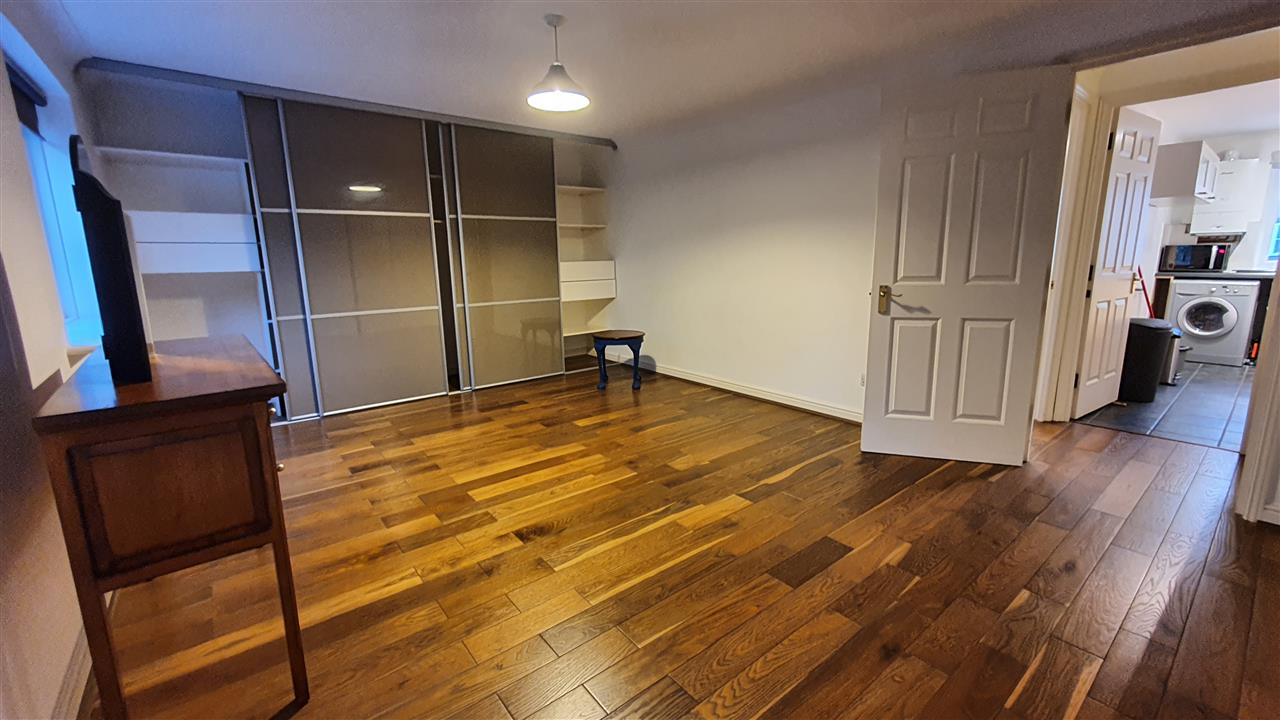 Flat Goddard Place in Greater London