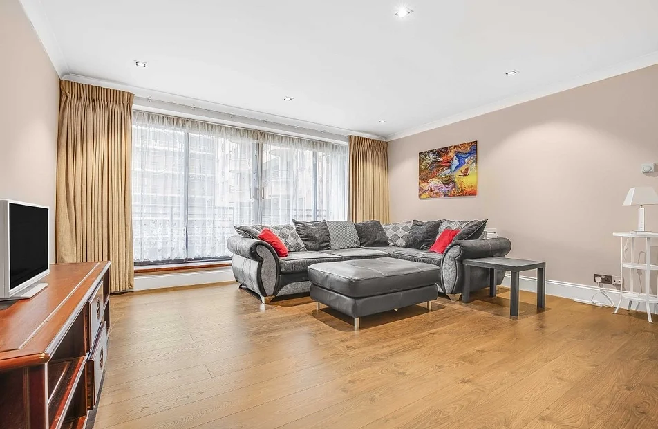 Flat Cromwell Crescent in Greater London