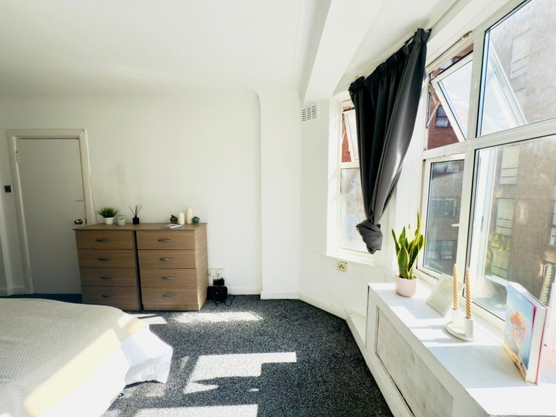 Room Park West Place in City of Westminster