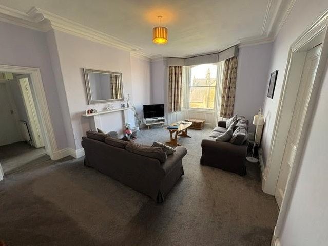 Flat Albion Crescent in Scarborough