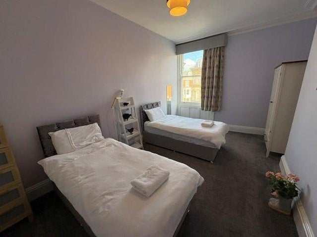 Flat Albion Crescent in Scarborough