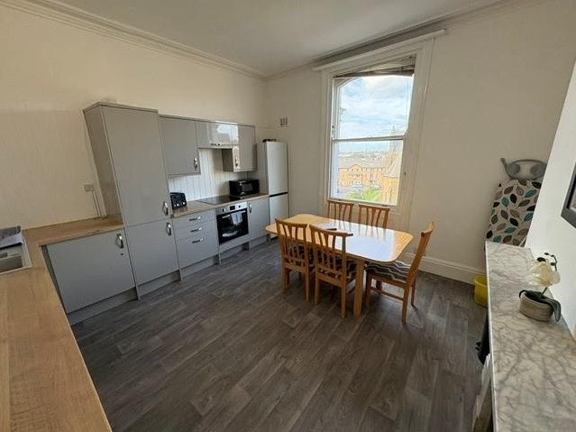 Flat Albion Crescent in Scarborough
