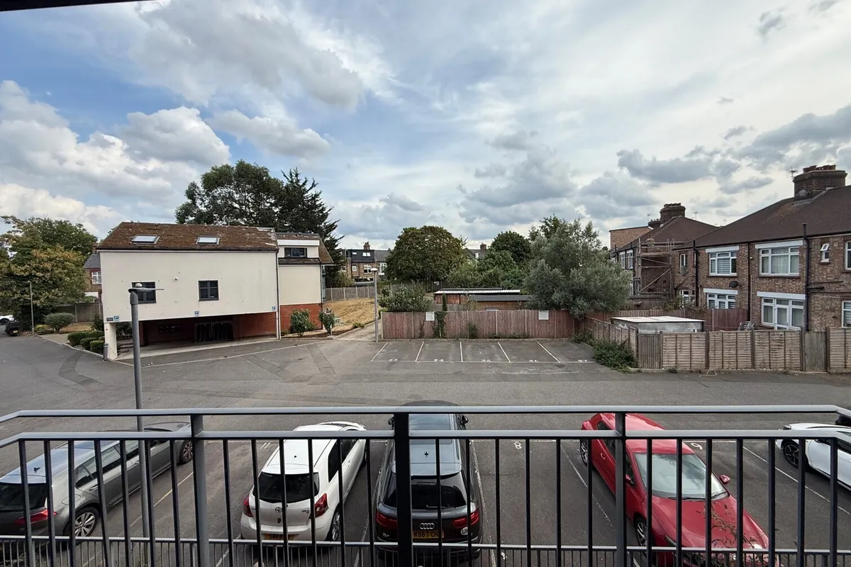 Flat Pevensey Avenue in Greater London