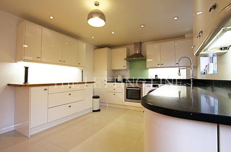 House Lonsdale Drive in Greater London