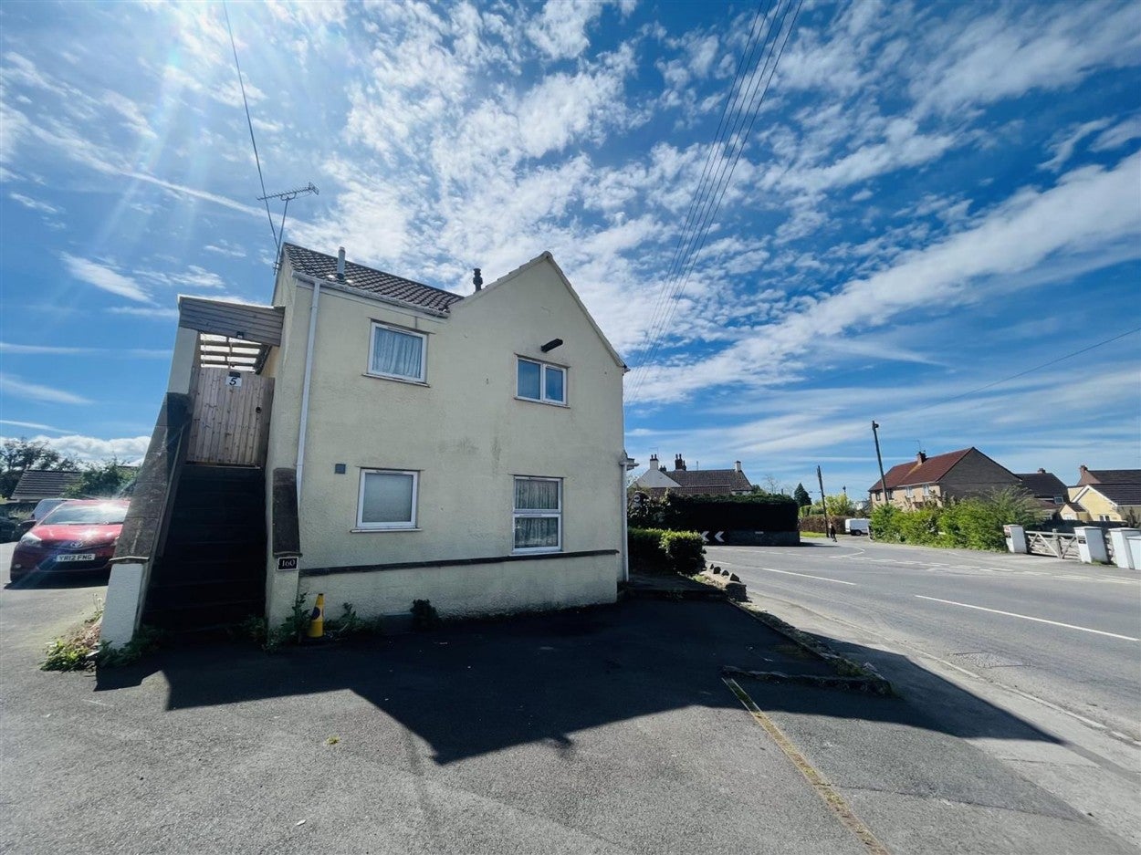 Flat Claverham Road in Claverham