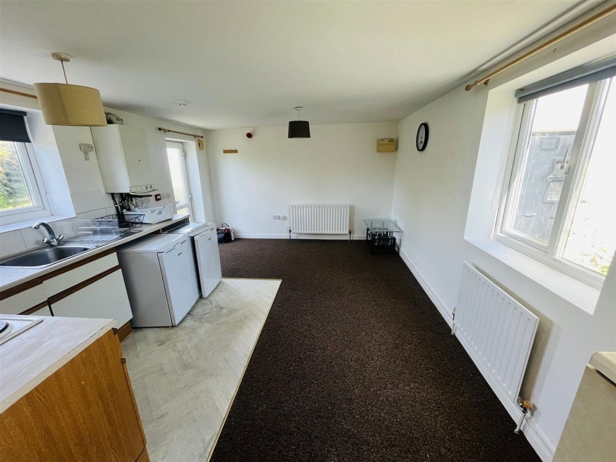 Flat Claverham Road in Claverham