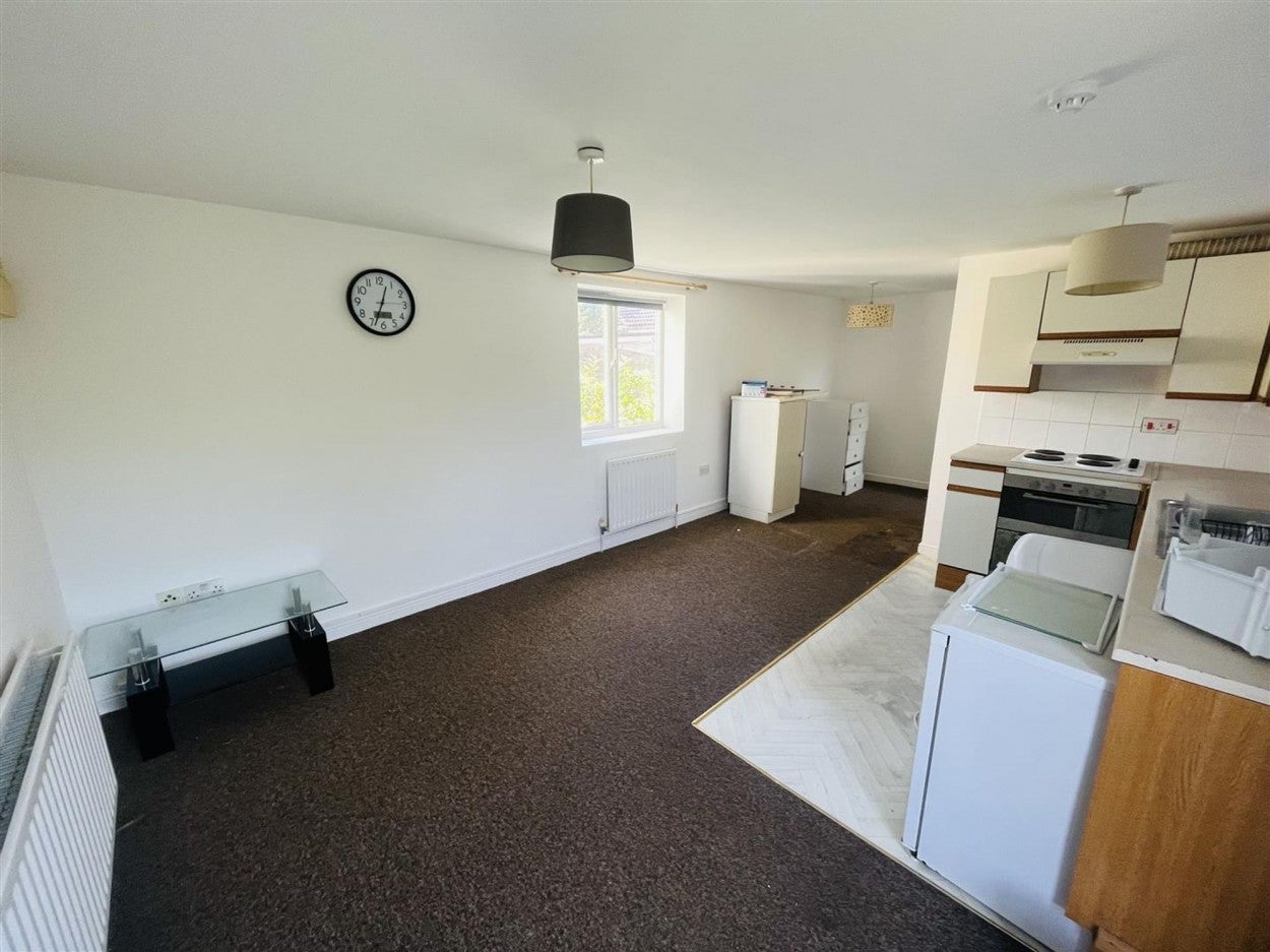 Flat Claverham Road in Claverham