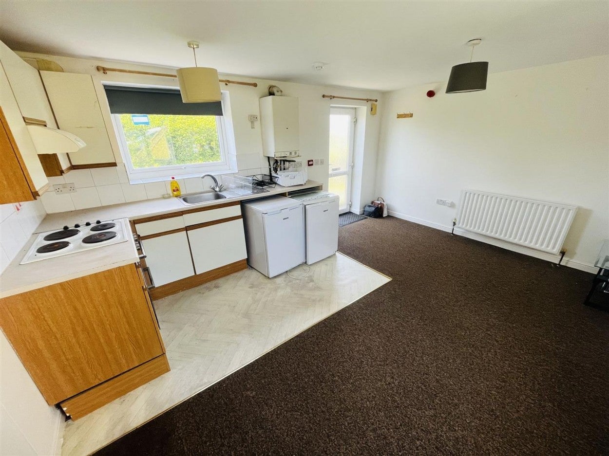 Flat Claverham Road in Claverham