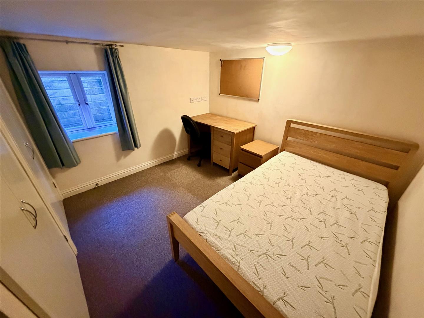Room Gloucester Place in Cheltenham