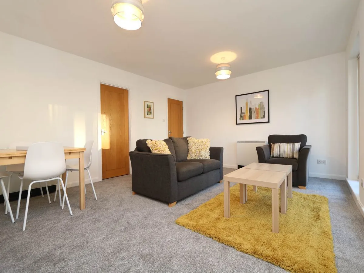 Flat Adventurers Quay in Cardiff