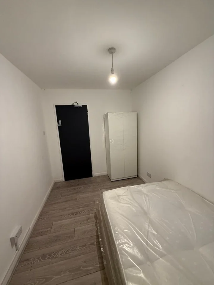 Room Dolman Close in Greater London