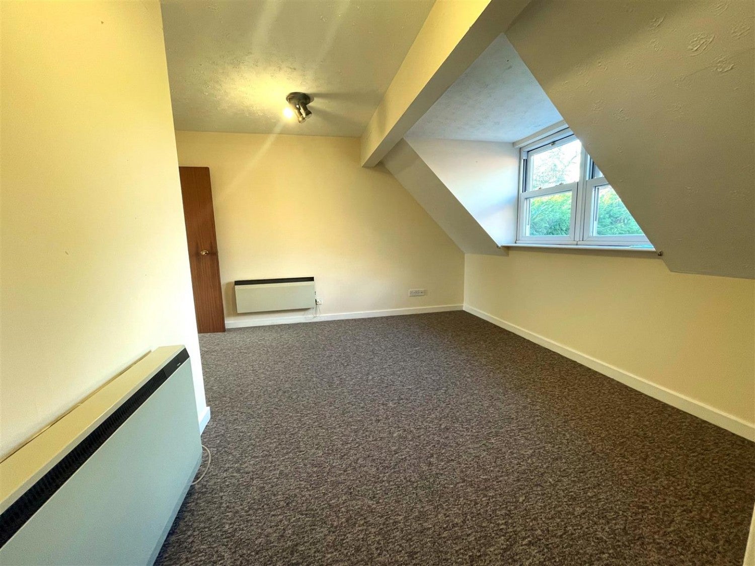 Flat Lysons Road in Rushmoor