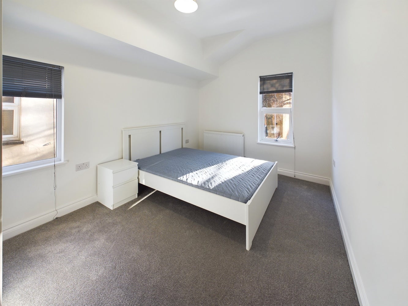 Flat Cooksley Road in Bristol