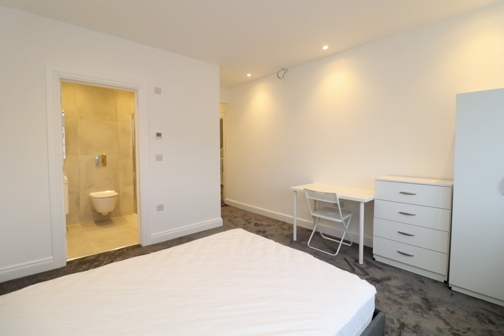 Room Globe Road in Greater London
