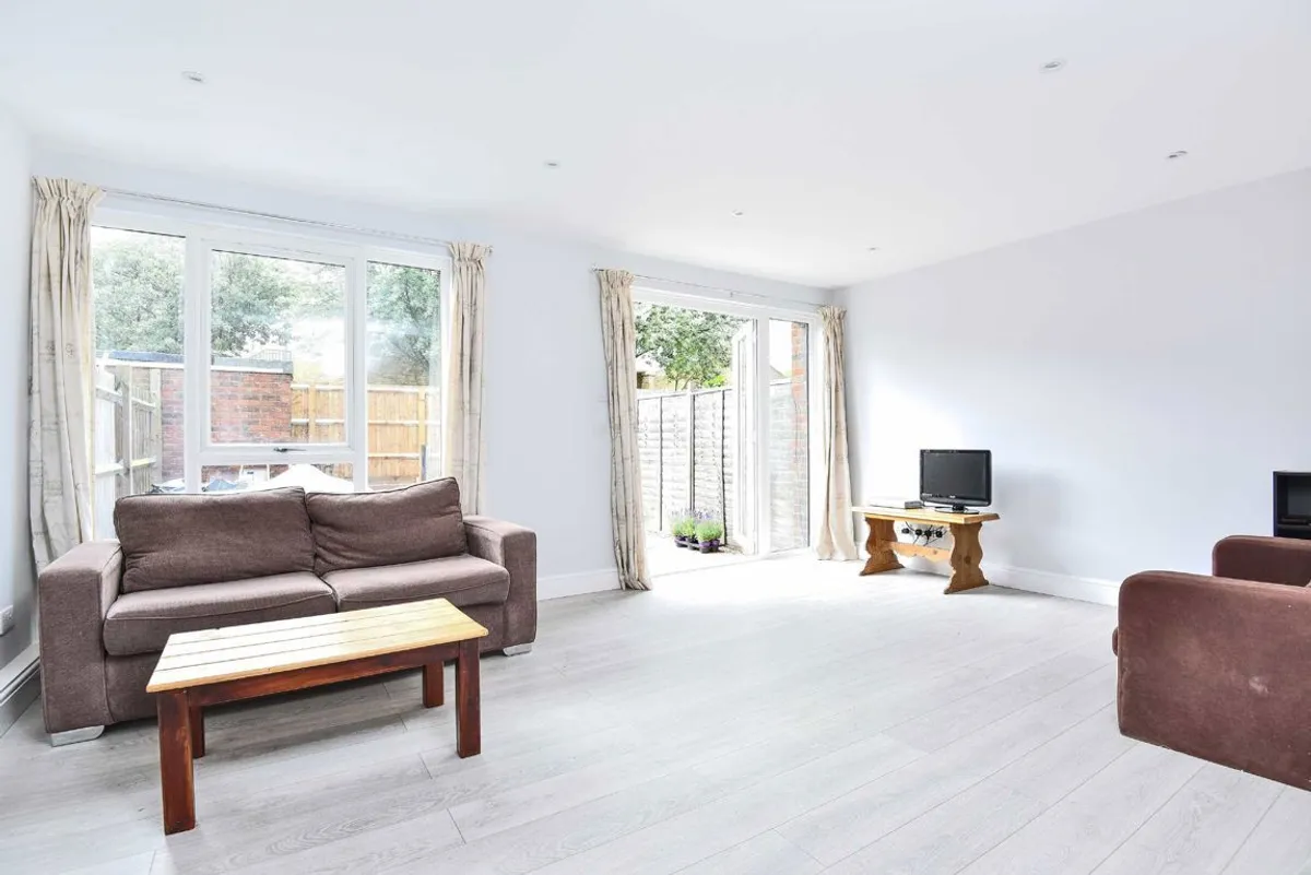 House Elmfield Road in Greater London