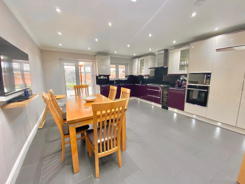 House Phelps Way in Greater London