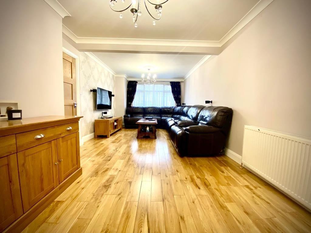 House Phelps Way in Greater London