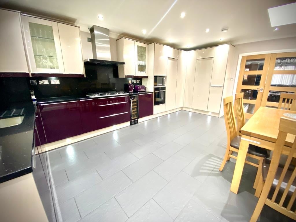 House Phelps Way in Greater London