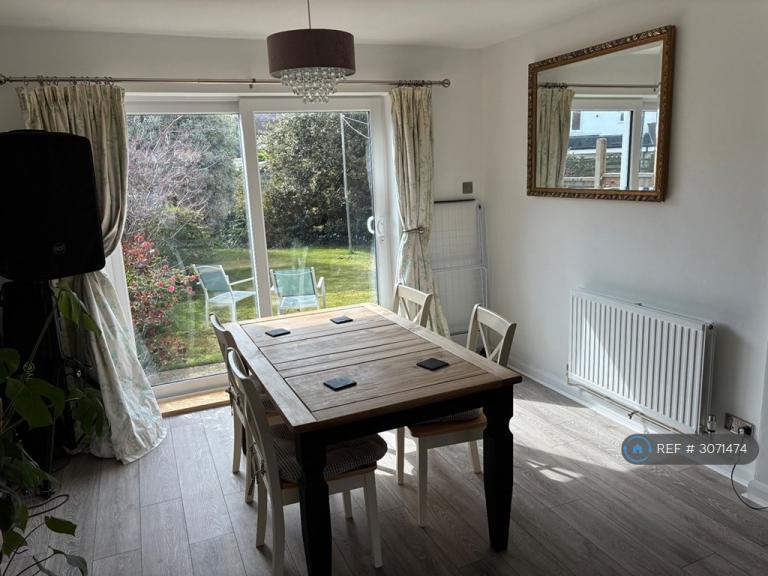 Room Southbourne Avenue in Portsmouth