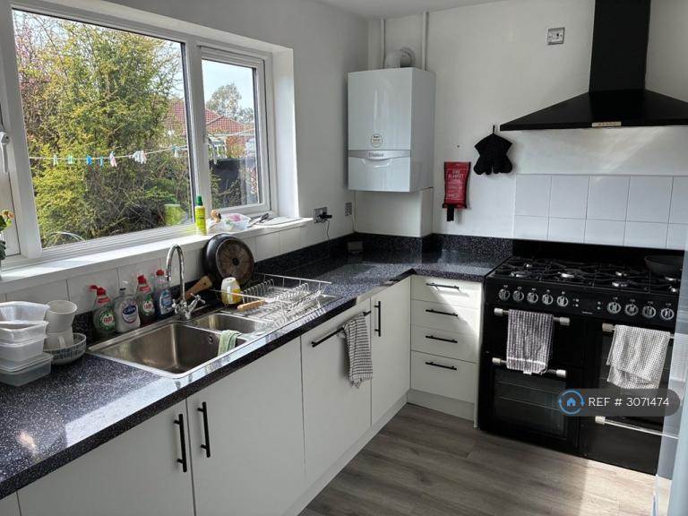 Room Southbourne Avenue in Portsmouth