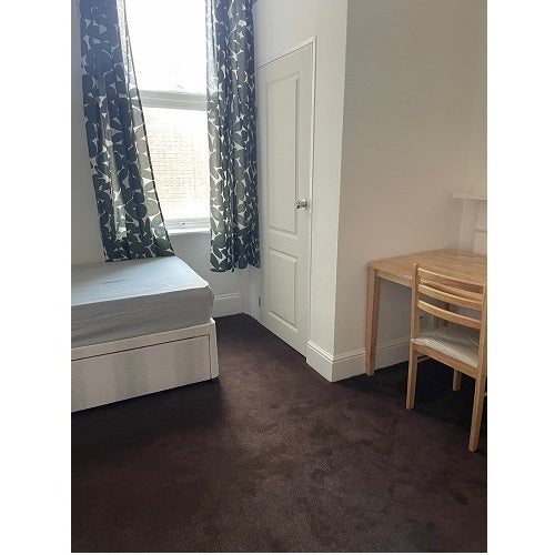 Room Churchfield Road in Greater London