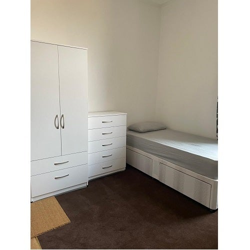 Room Churchfield Road in Greater London