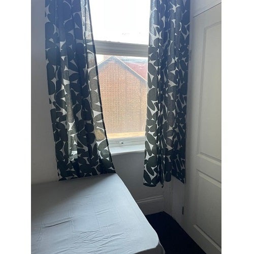 Room Churchfield Road in Greater London