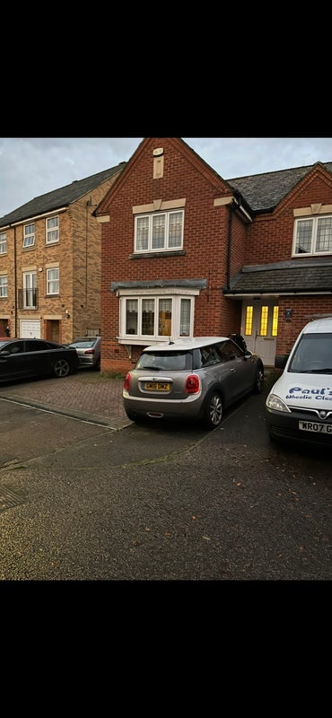Room Hanson Drive in Maidstone